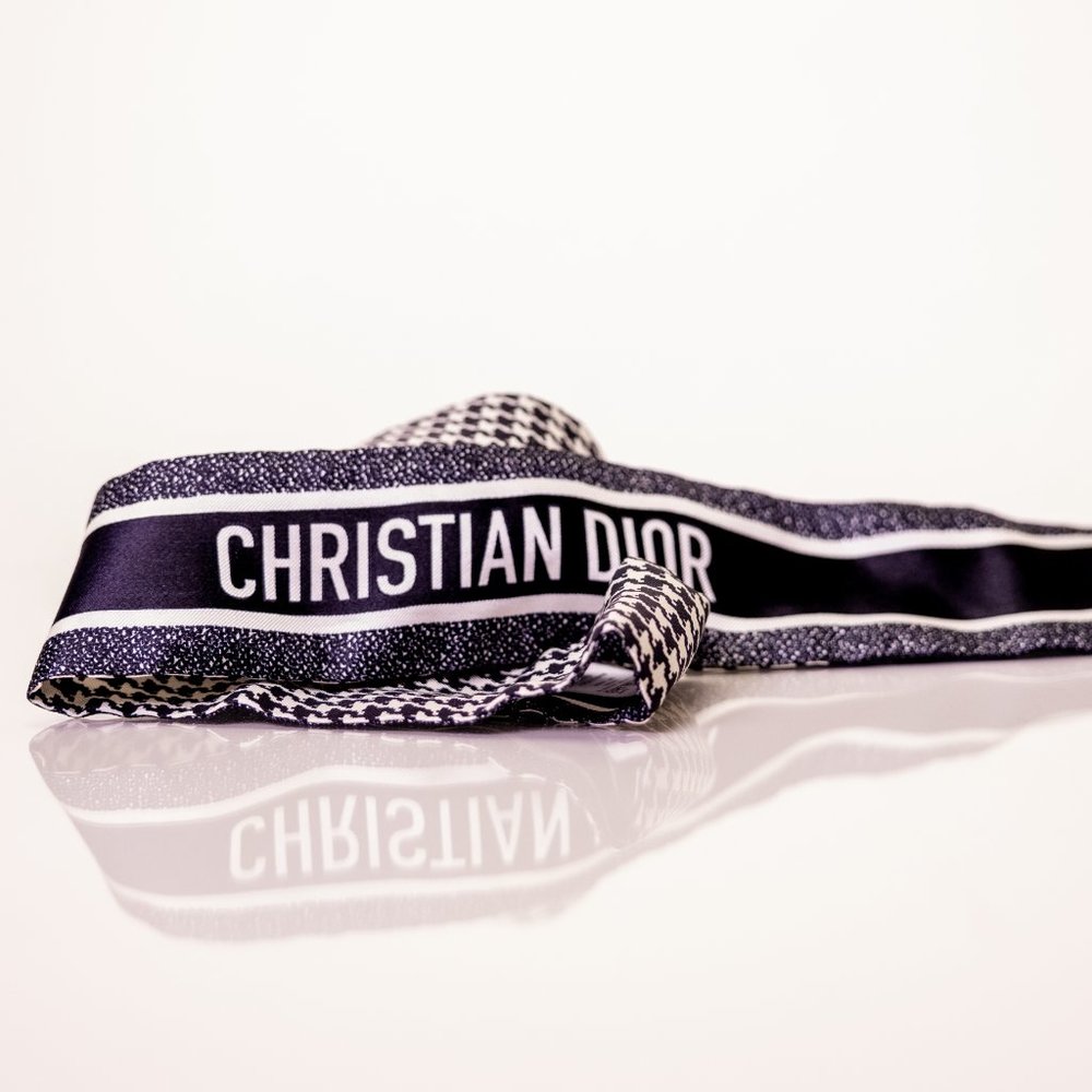 Christian Dior scarf / Houndstooth / Silk Scarf / Authentic Dior / Original box - Picture 2 of 4